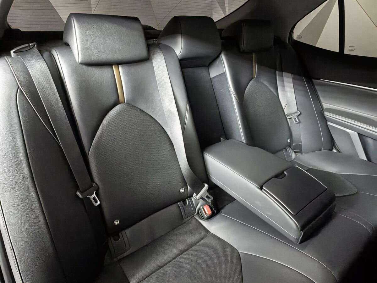 Toyota Camry с пробегом — 2019 год. Фото: #12