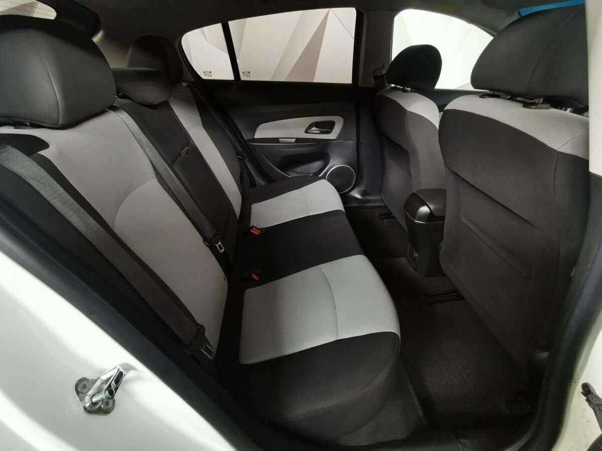 Chevrolet Cruze с пробегом — 2012 год. Фото: #11