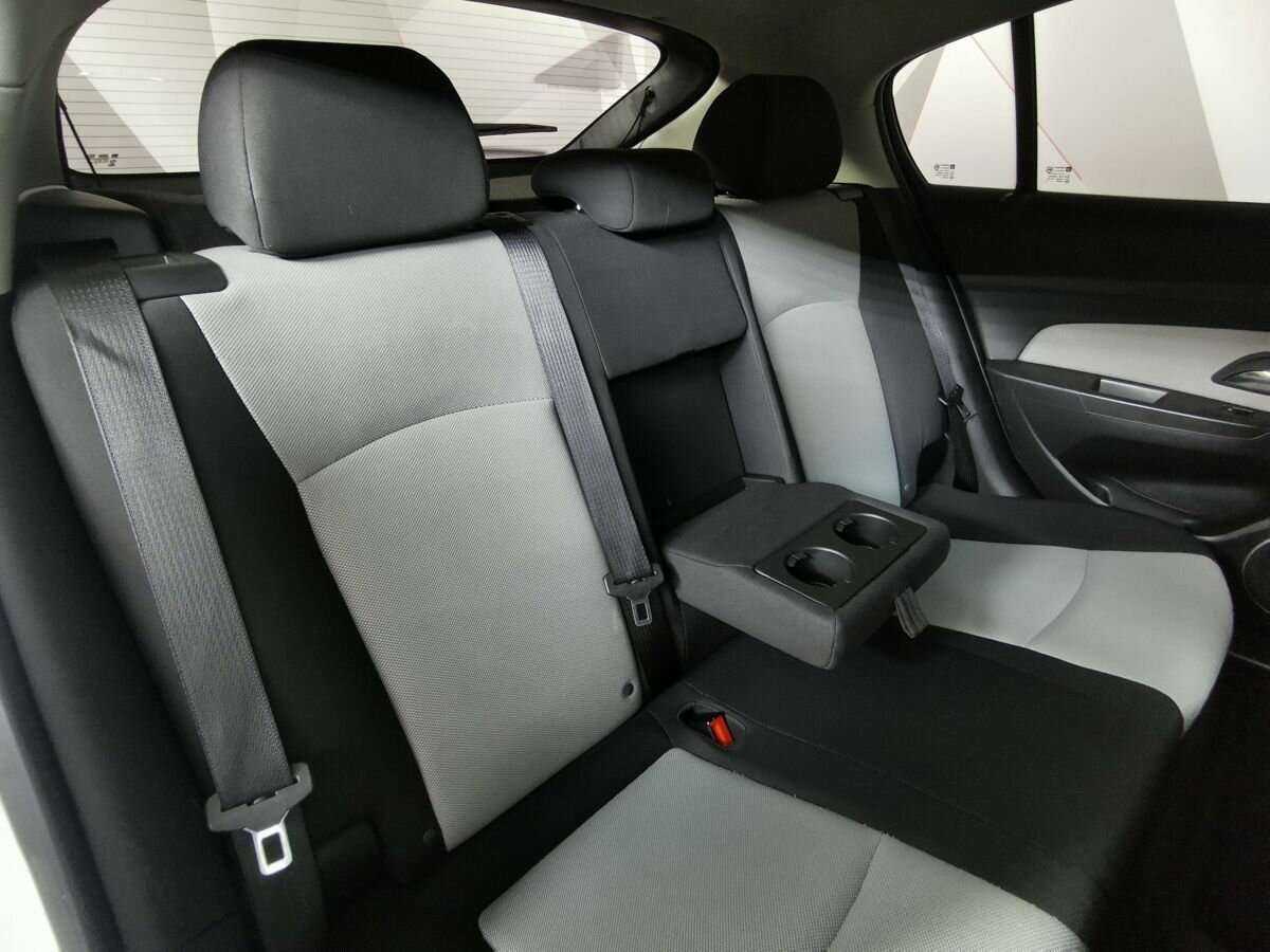 Chevrolet Cruze с пробегом — 2012 год. Фото: #12