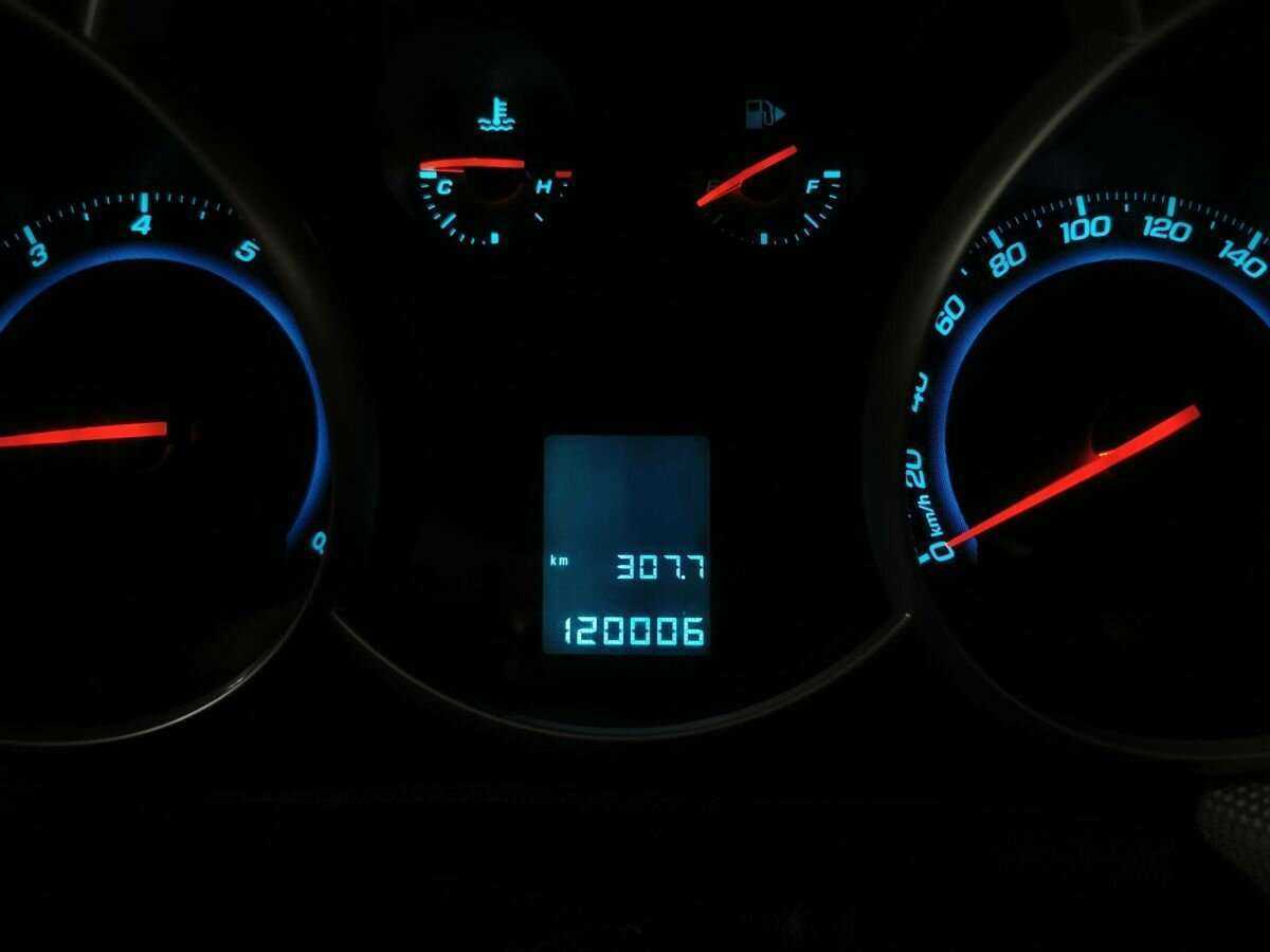 Chevrolet Cruze с пробегом — 2012 год. Фото: #17