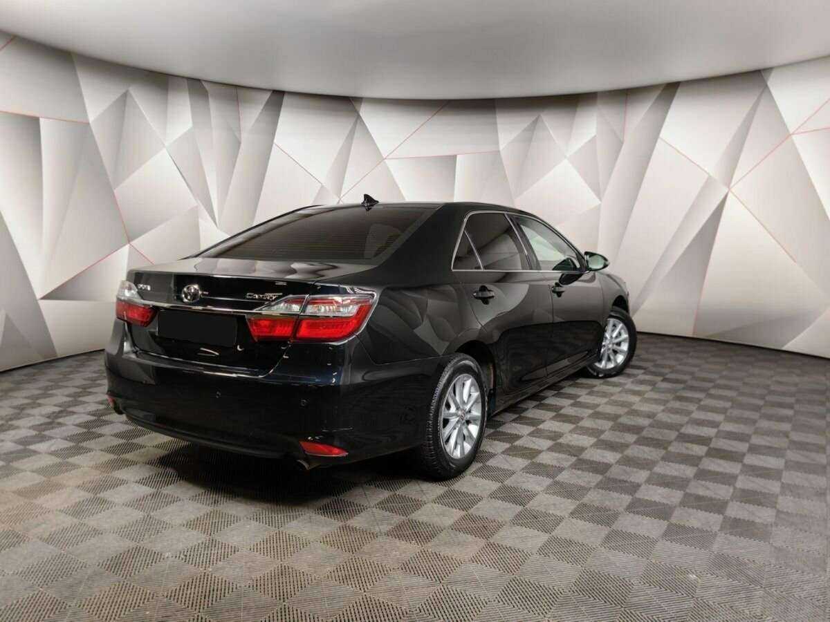 Toyota Camry с пробегом — 2017 год. Фото: #1