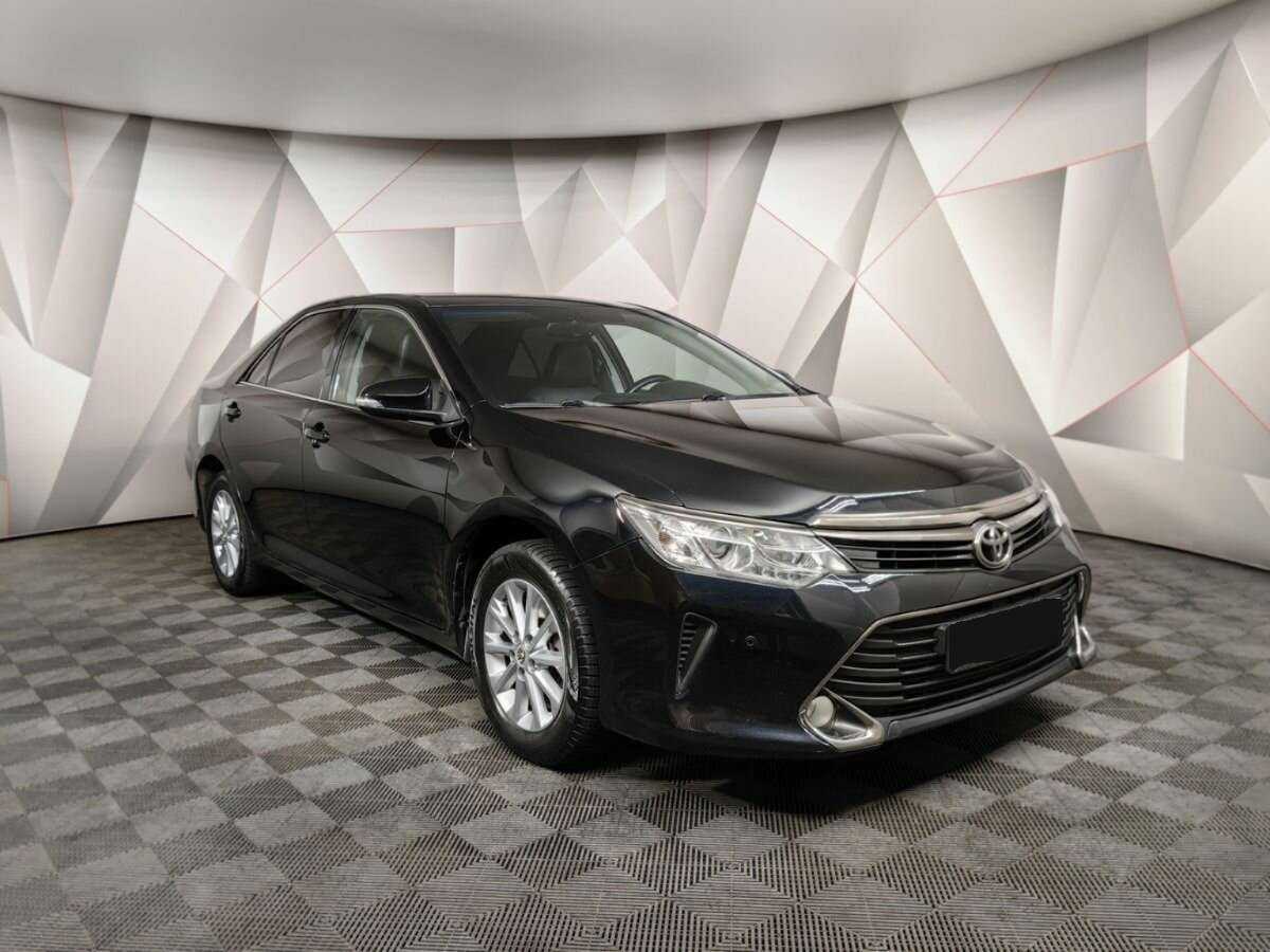Toyota Camry с пробегом — 2017 год. Фото: #2