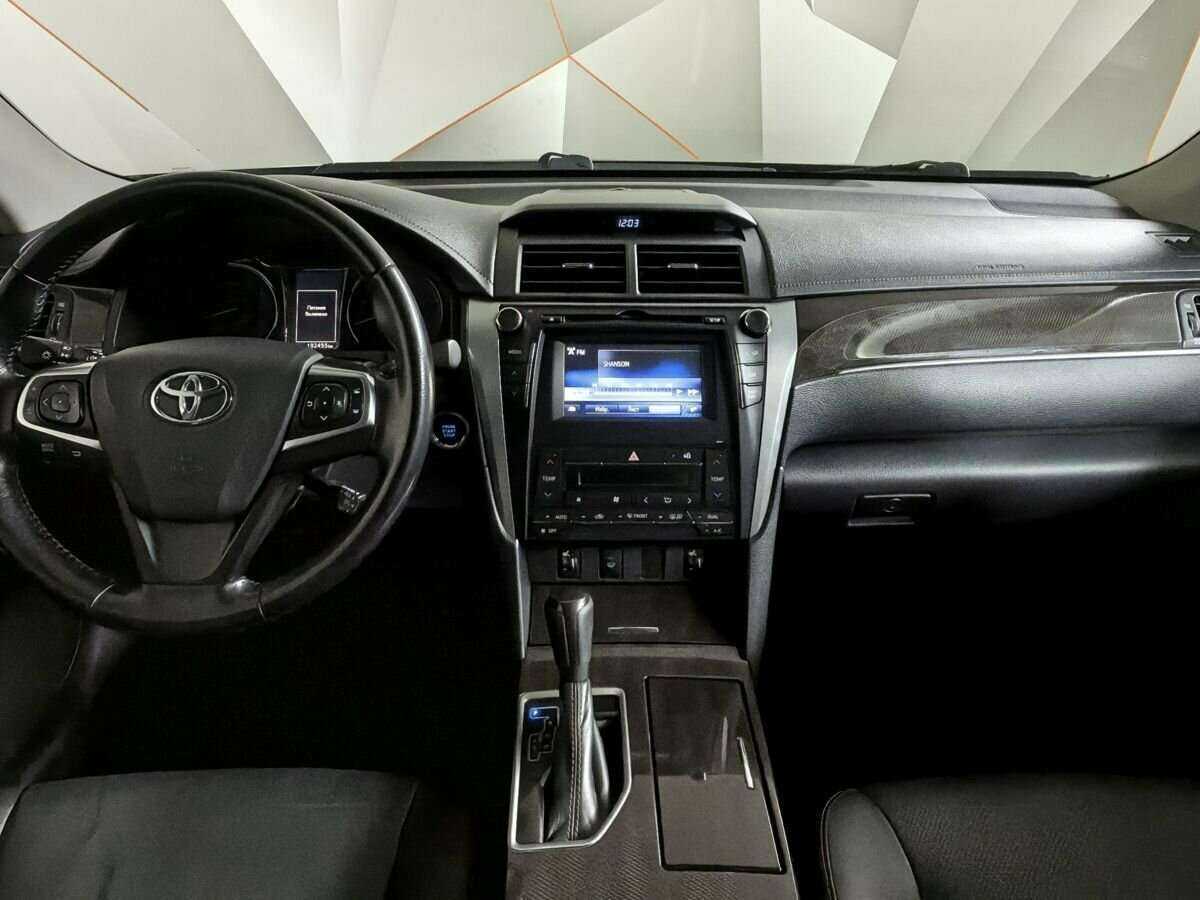 Toyota Camry с пробегом — 2017 год. Фото: #9
