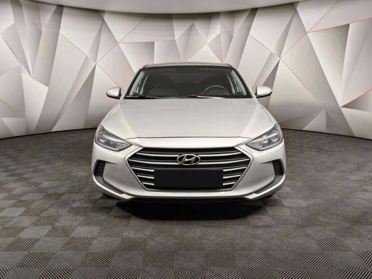 Hyundai Elantra с пробегом — 2018 год. Фото: #5