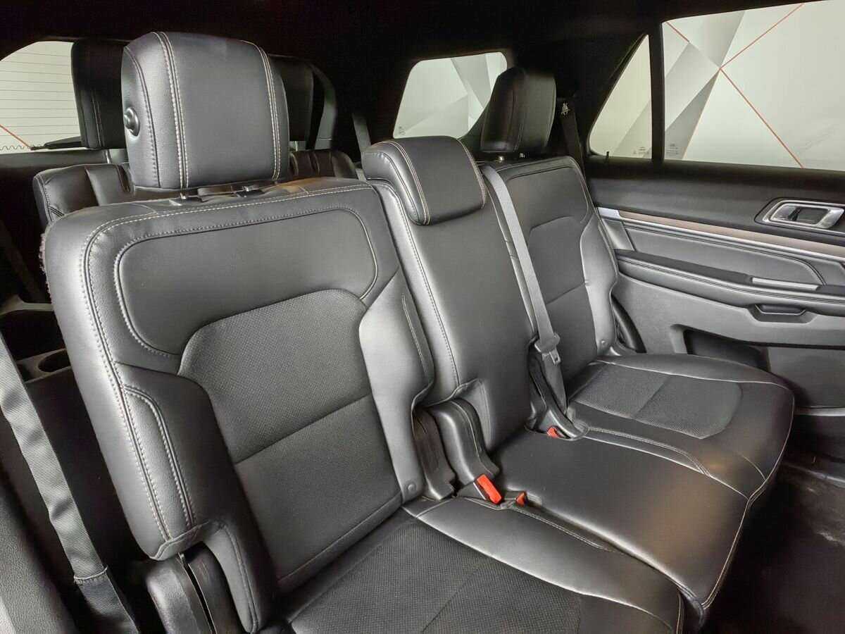 Ford Explorer с пробегом — 2017 год. Фото: #11