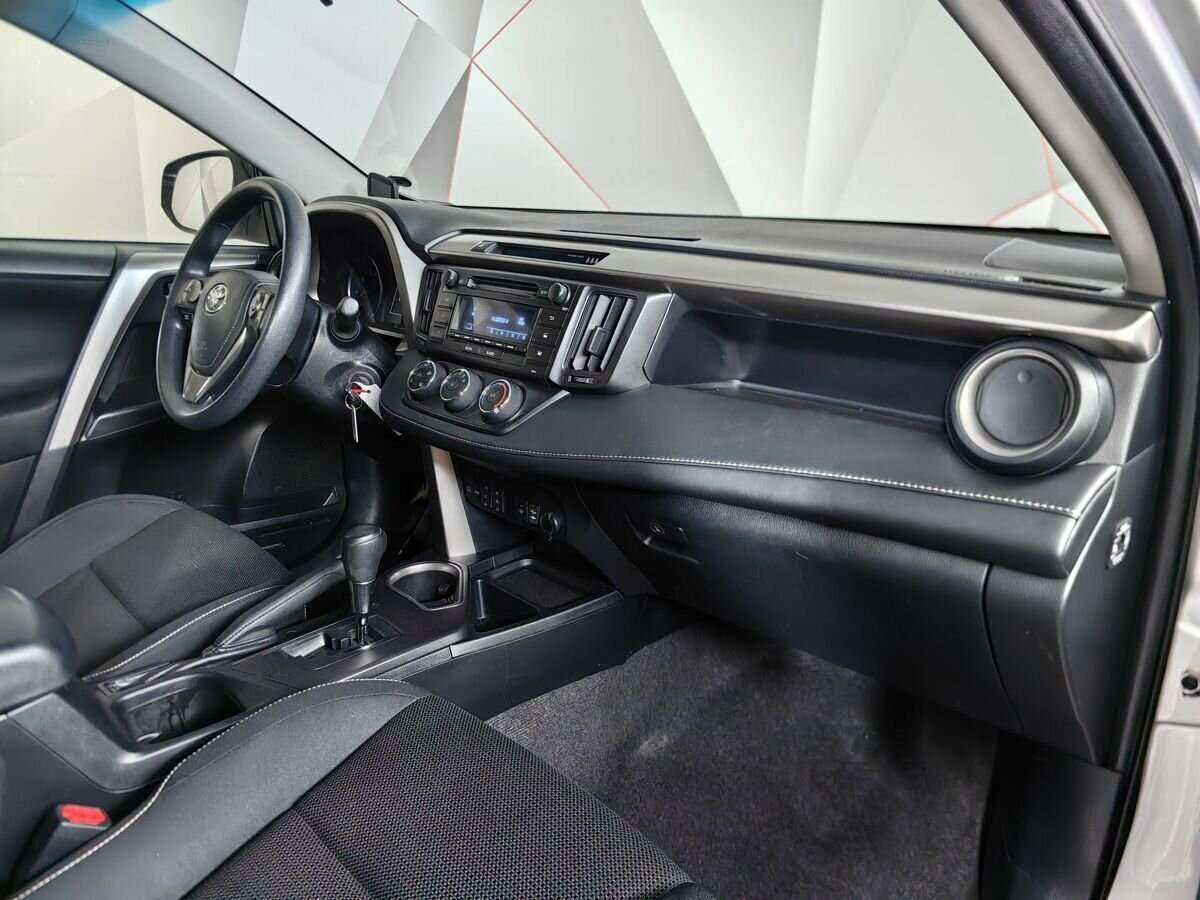 Toyota RAV4 с пробегом — 2016 год. Фото: #7