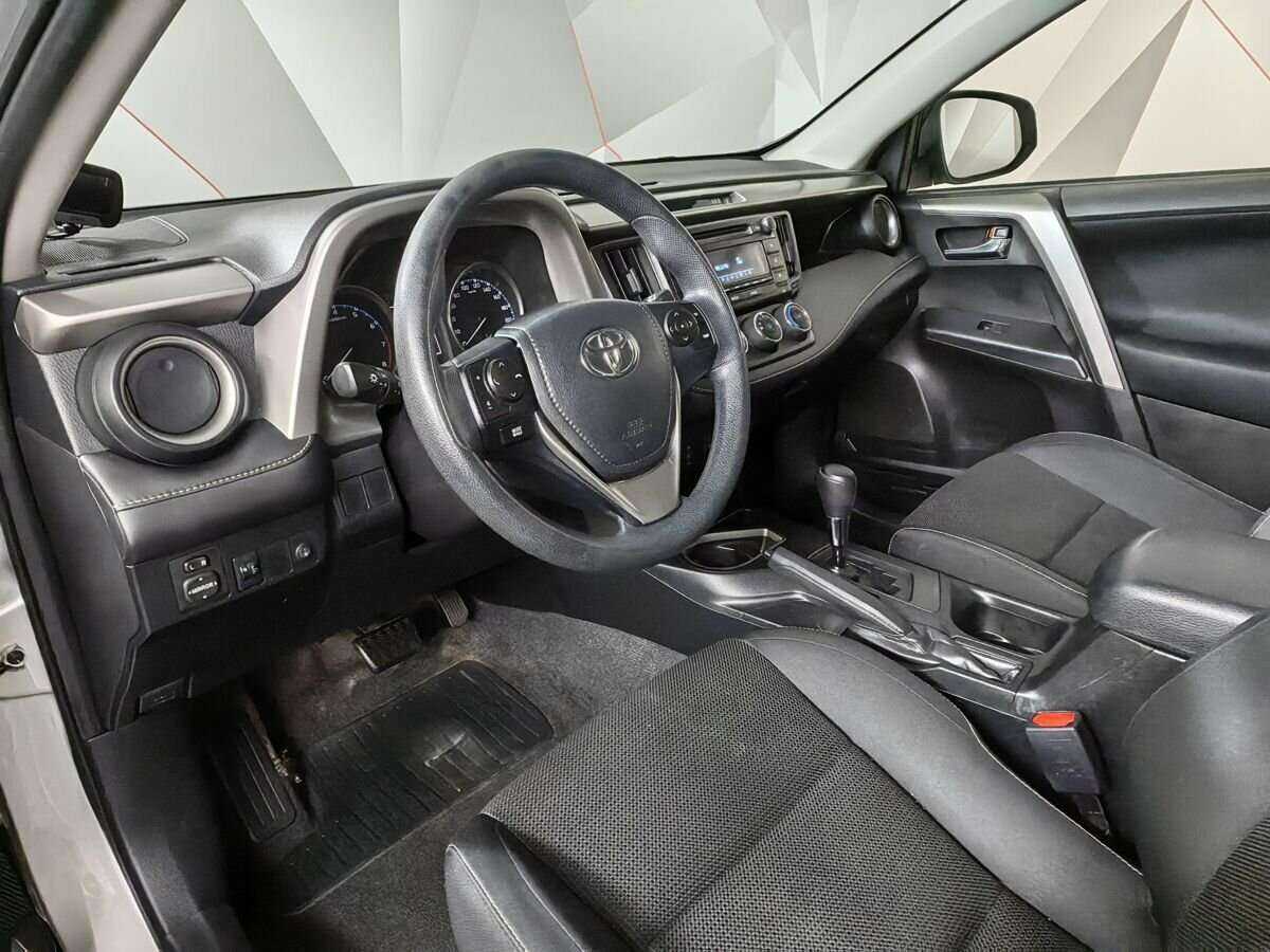 Toyota RAV4 с пробегом — 2016 год. Фото: #12