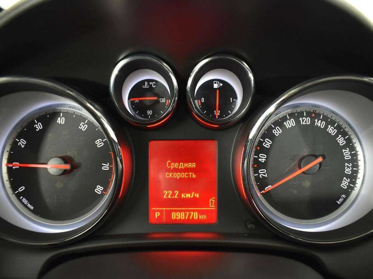 Opel Astra с пробегом — 2013 год. Фото: #10