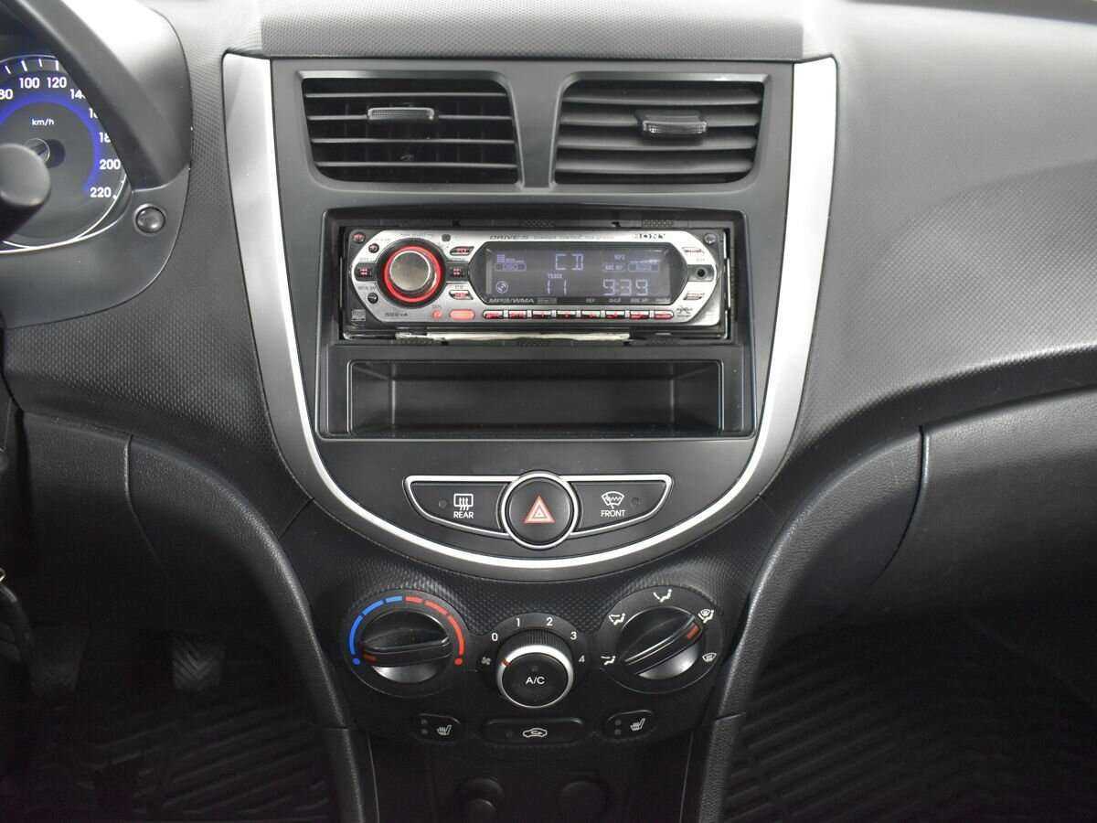 Hyundai Solaris с пробегом — 2013 год. Фото: #13