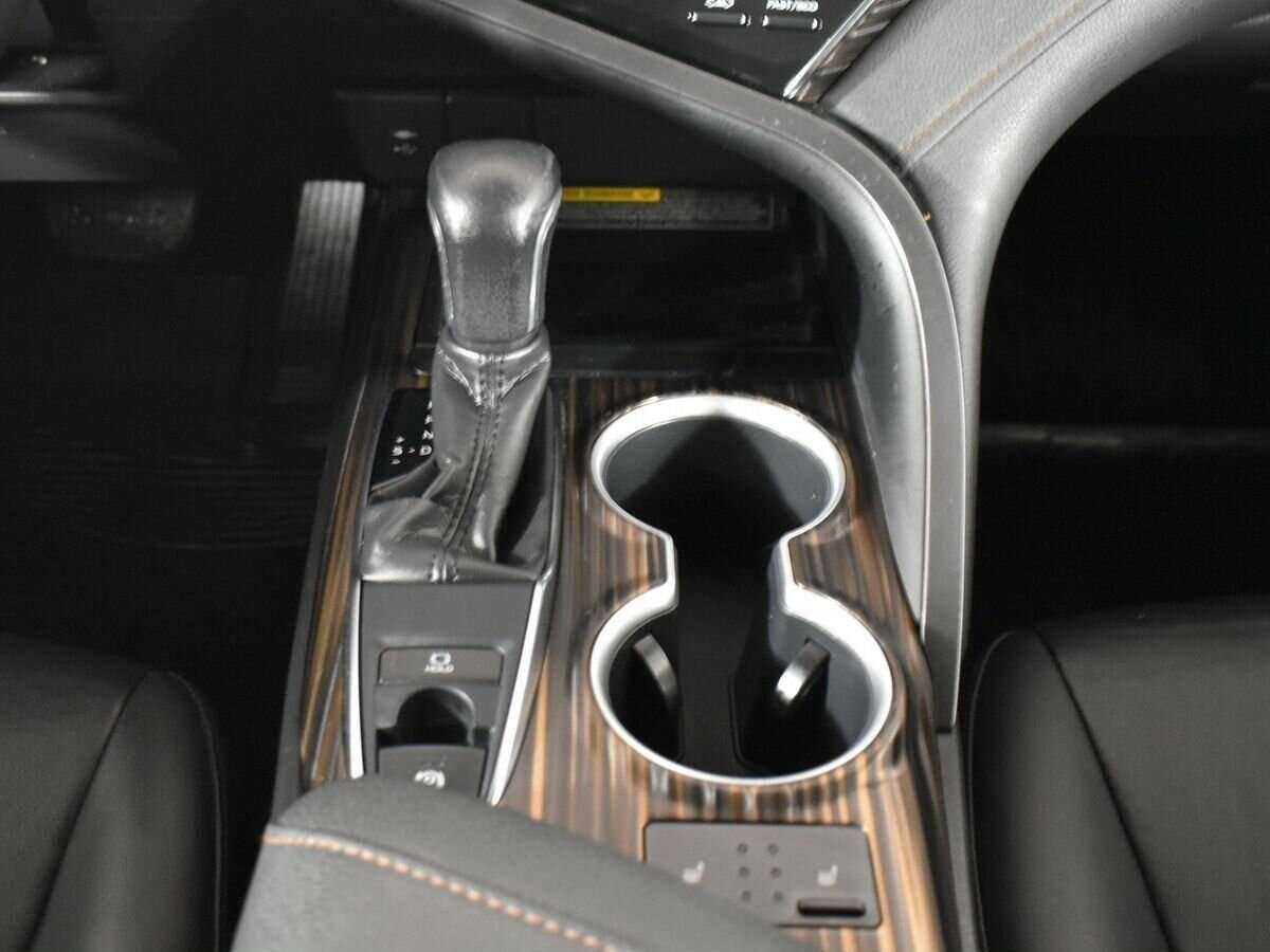 Toyota Camry с пробегом — 2020 год. Фото: #12