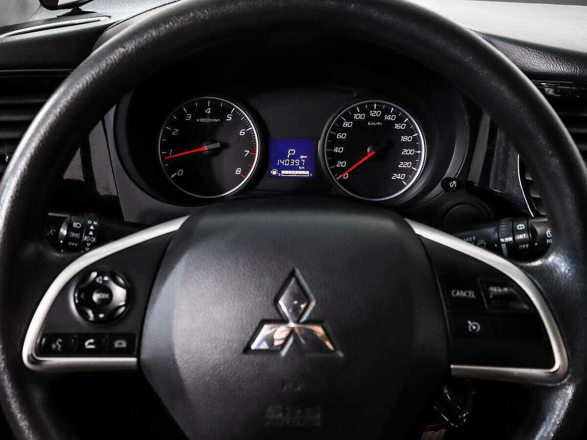 Mitsubishi Outlander с пробегом — 2016 год. Фото: #16