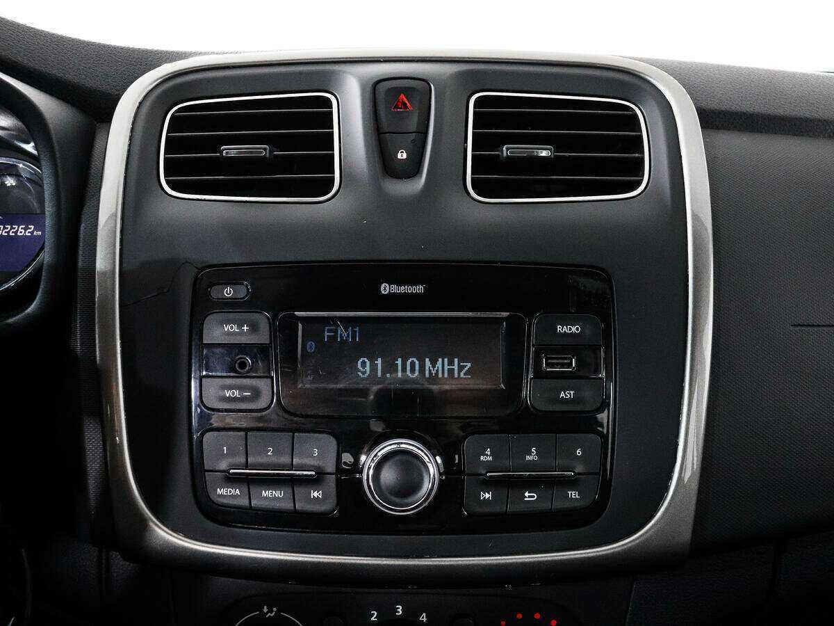 Renault Sandero с пробегом — 2018 год. Фото: #10