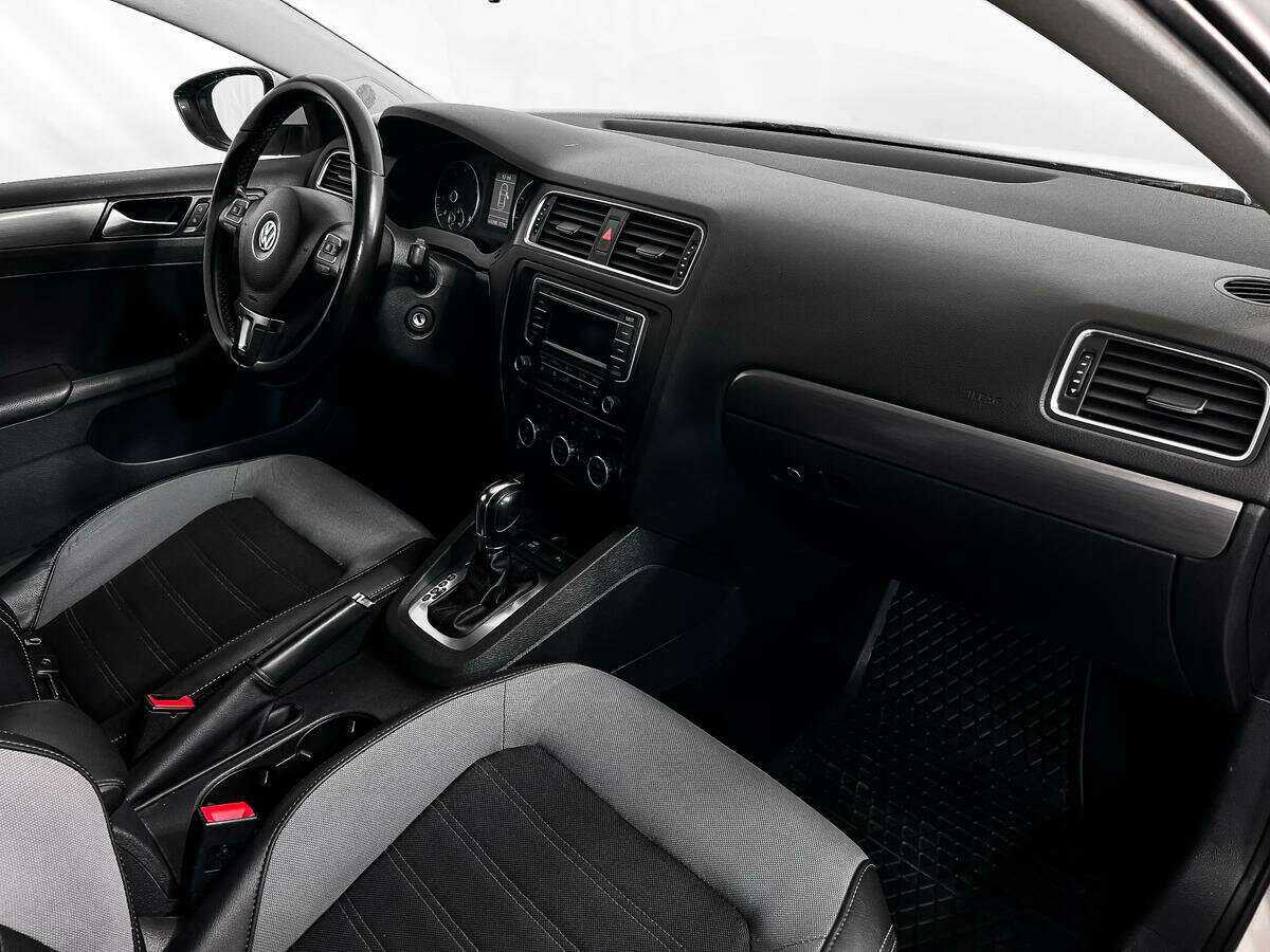 Volkswagen Jetta с пробегом — 2013 год. Фото: #10