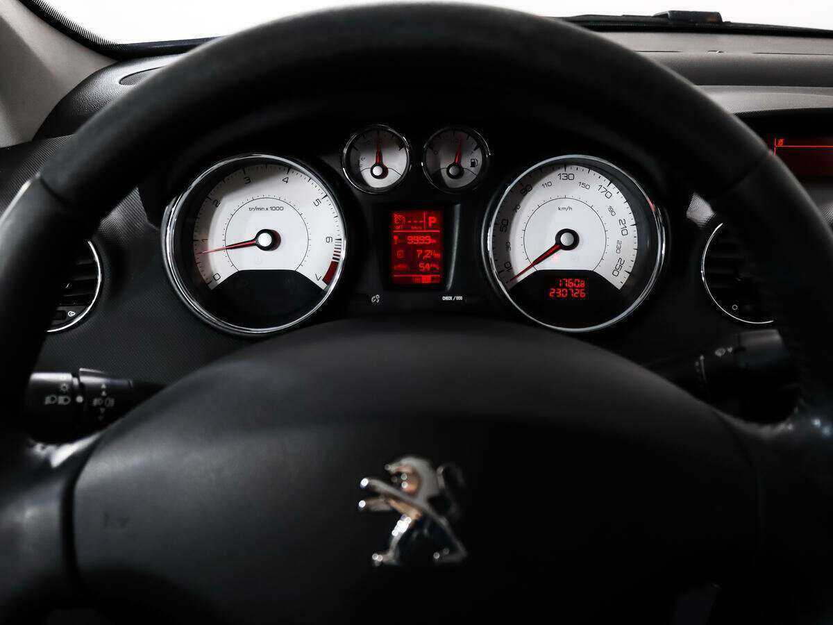 Peugeot 408 с пробегом — 2014 год. Фото: #14