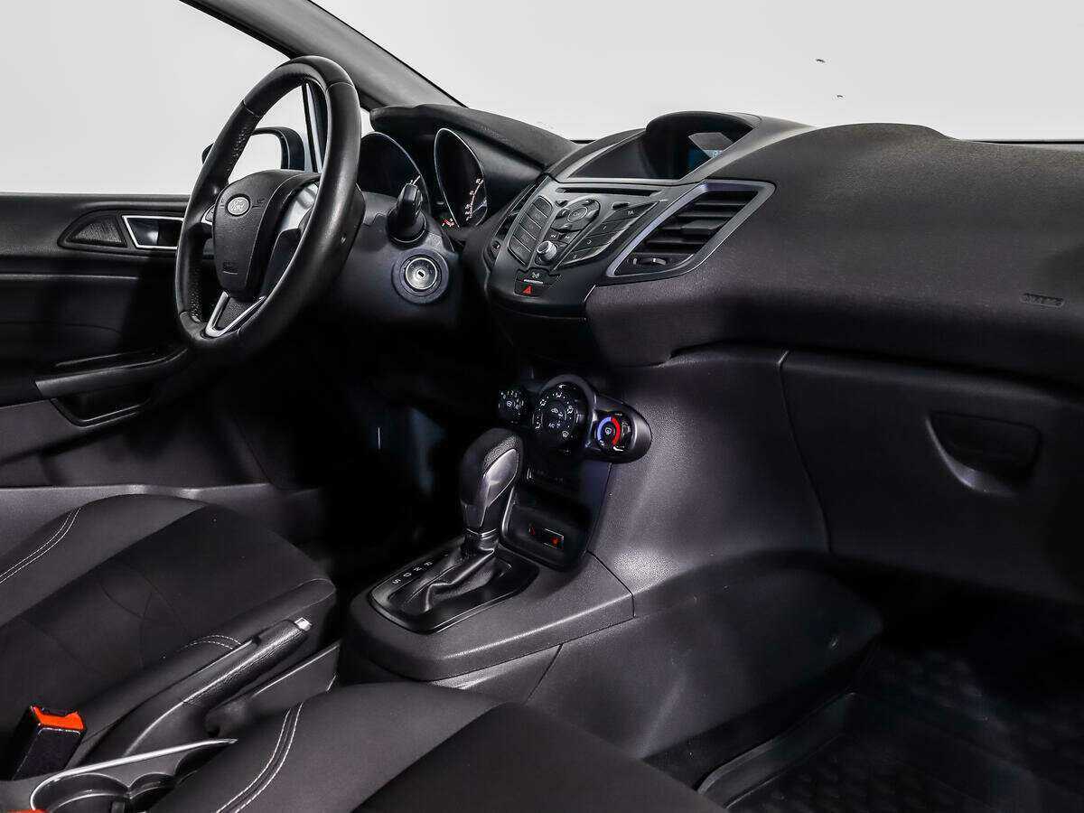 Ford Fiesta с пробегом — 2015 год. Фото: #9