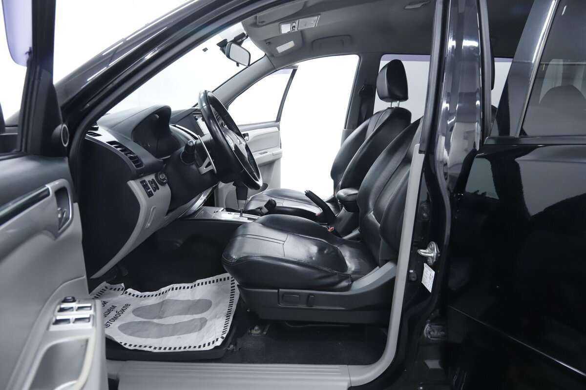 Mitsubishi Pajero Sport с пробегом — 2015 год. Фото: #5