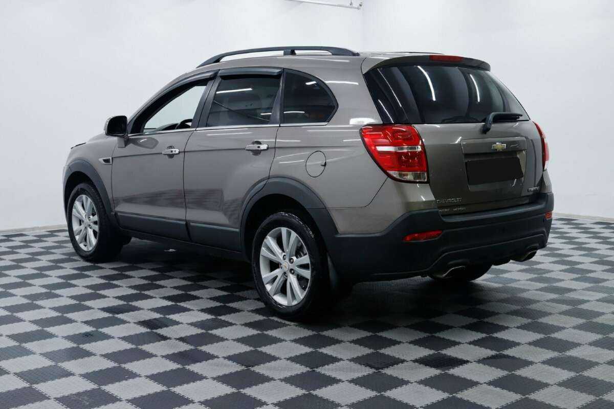 Chevrolet Captiva с пробегом — 2015 год. Фото: #1