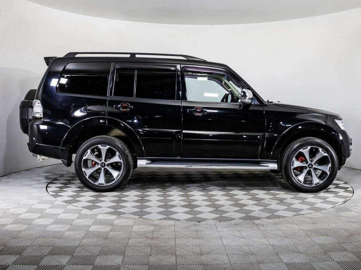 Mitsubishi Pajero с пробегом — 2015 год. Фото: #3