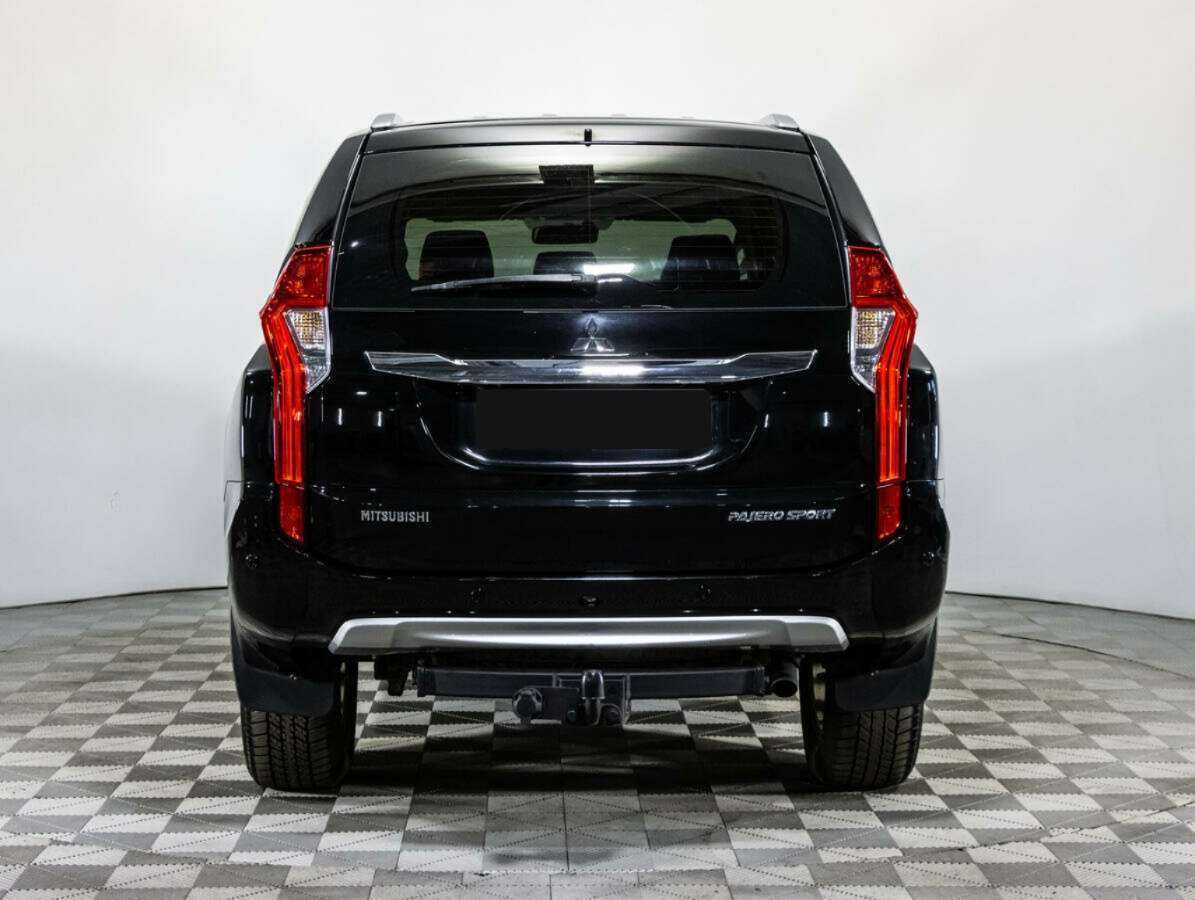 Mitsubishi Pajero Sport с пробегом — 2017 год. Фото: #5