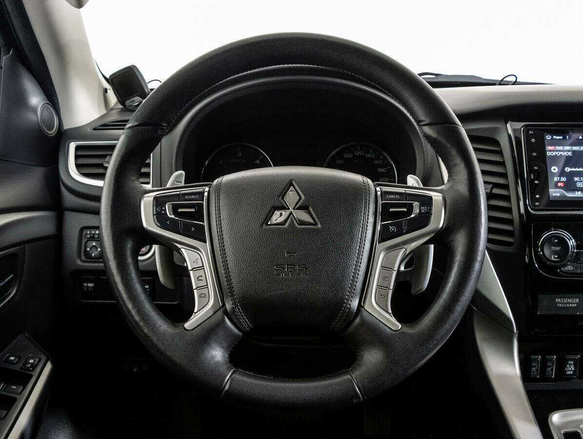Mitsubishi Pajero Sport с пробегом — 2017 год. Фото: #11