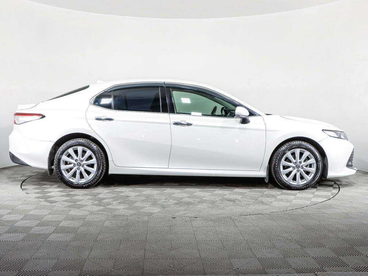 Toyota Camry с пробегом — 2018 год. Фото: #3