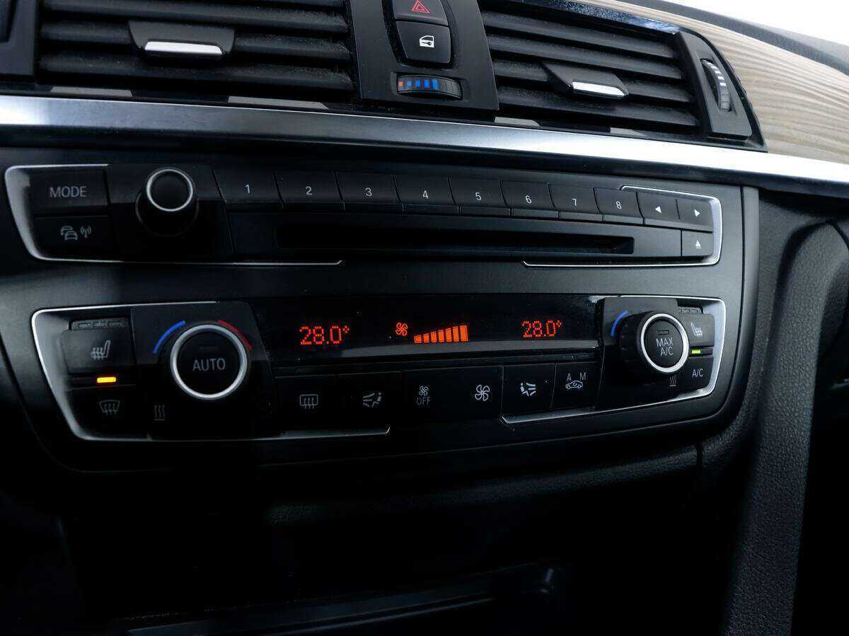 BMW 3 серии с пробегом — 2014 год. Фото: #11