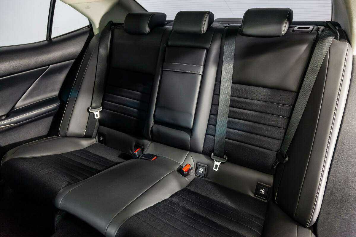 Lexus IS с пробегом — 2014 год. Фото: #10