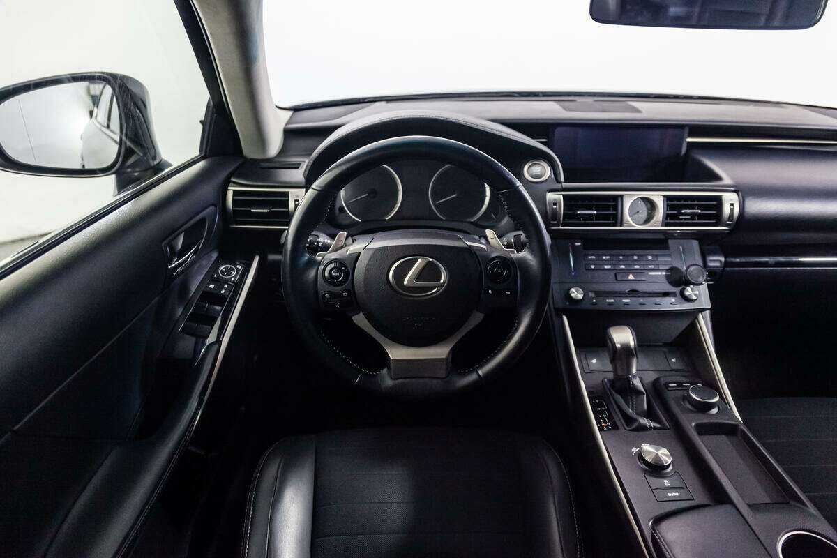 Lexus IS с пробегом — 2014 год. Фото: #13