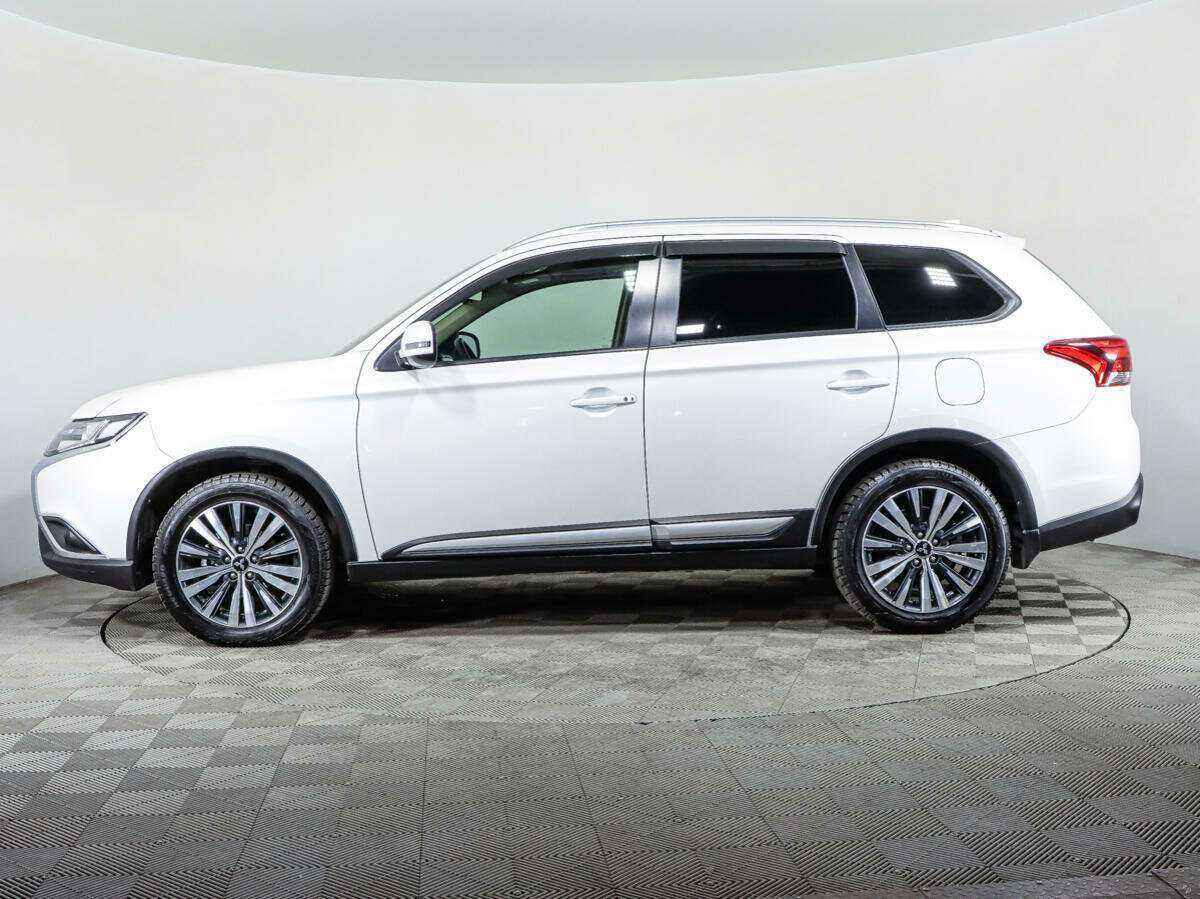 Mitsubishi Outlander с пробегом — 2021 год. Фото: #7