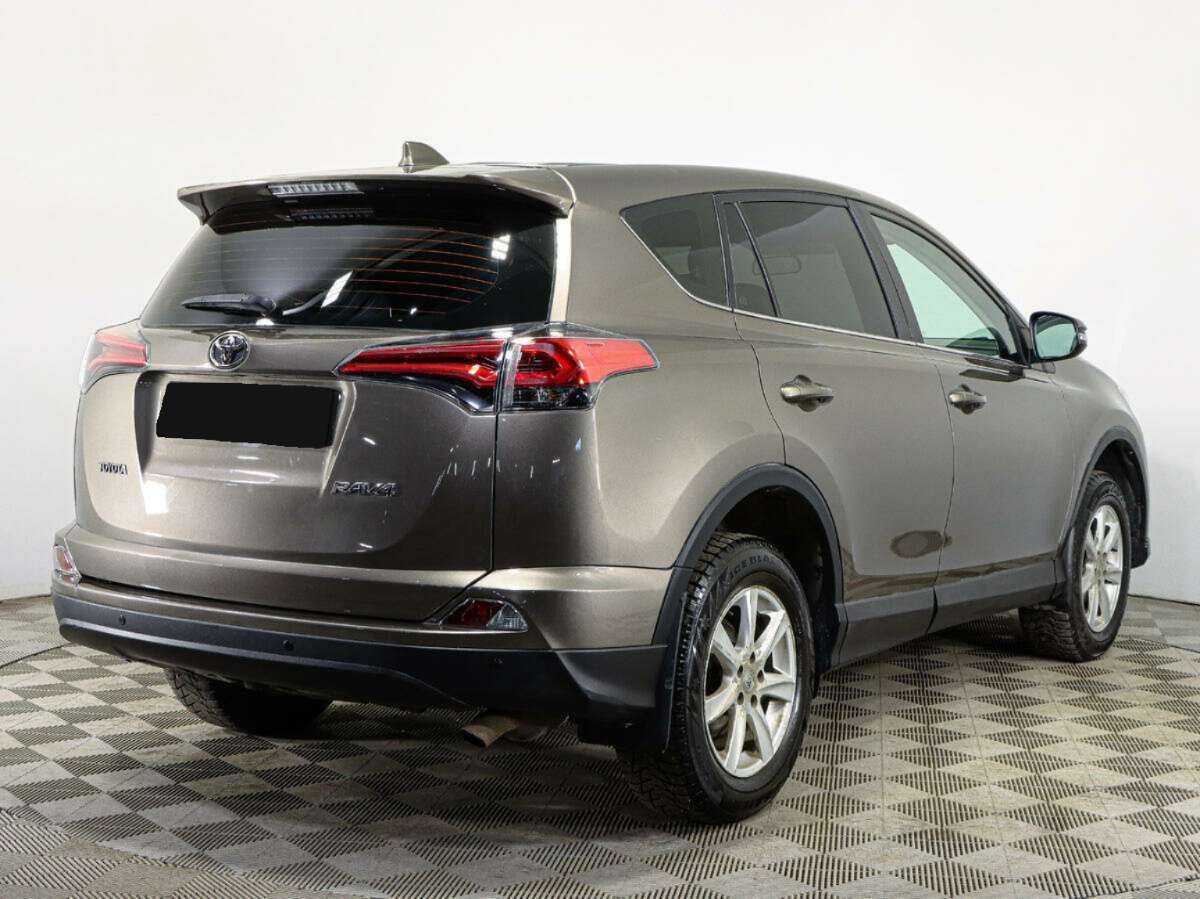 Toyota RAV4 с пробегом — 2017 год. Фото: #4