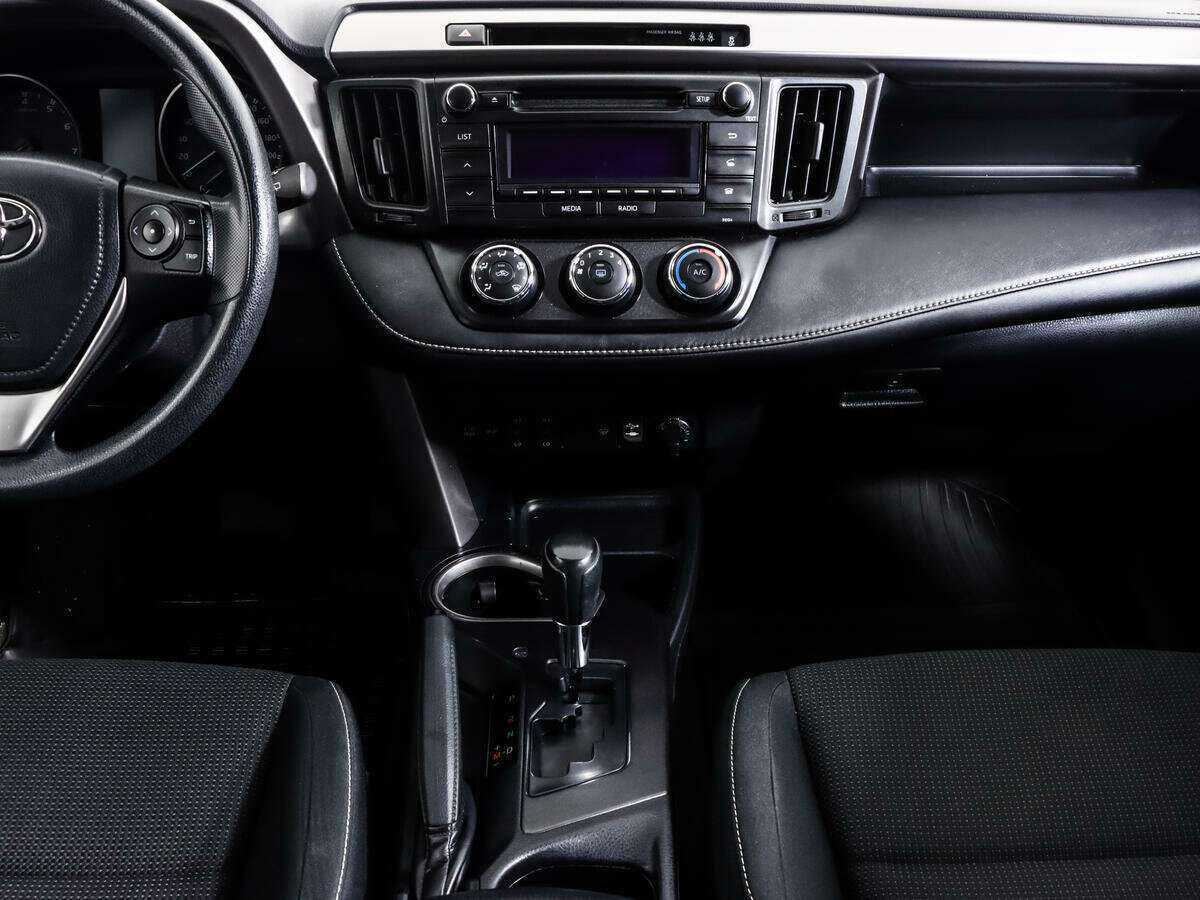 Toyota RAV4 с пробегом — 2017 год. Фото: #13