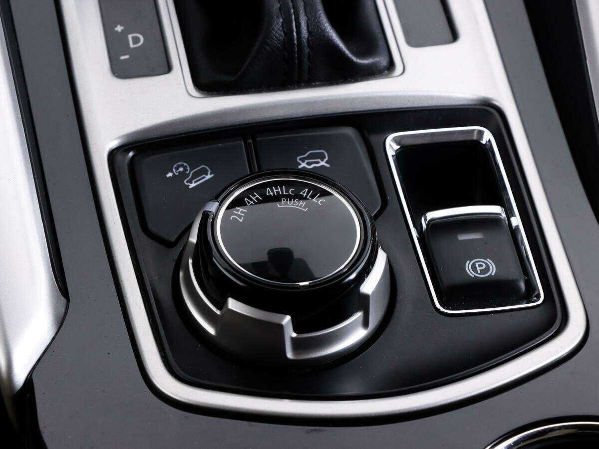 Mitsubishi Pajero Sport с пробегом — 2017 год. Фото: #17