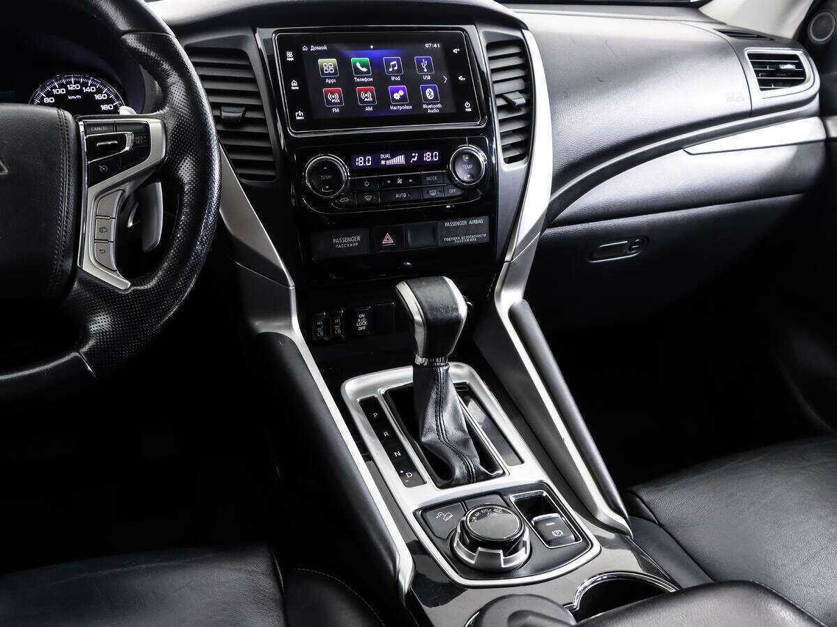 Mitsubishi Pajero Sport с пробегом — 2019 год. Фото: #10