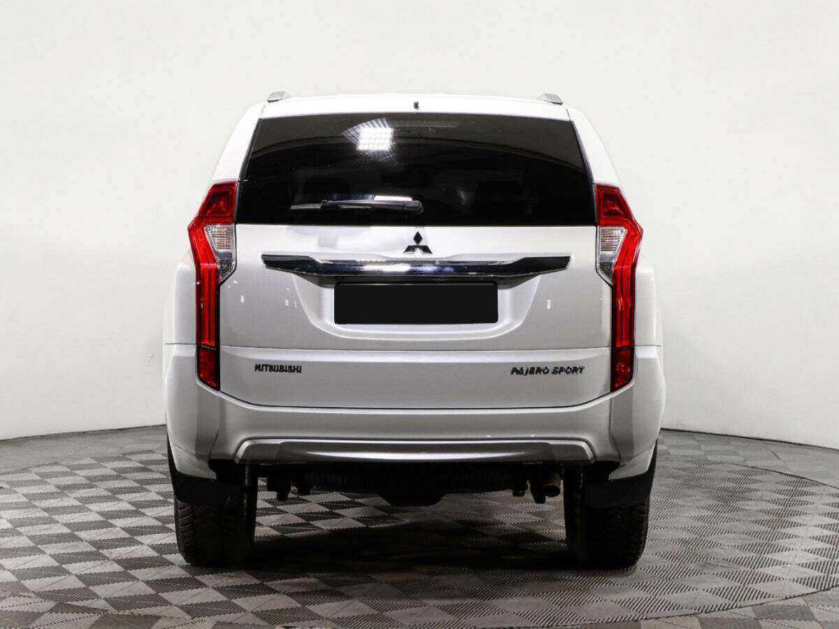 Mitsubishi Pajero Sport с пробегом — 2018 год. Фото: #4