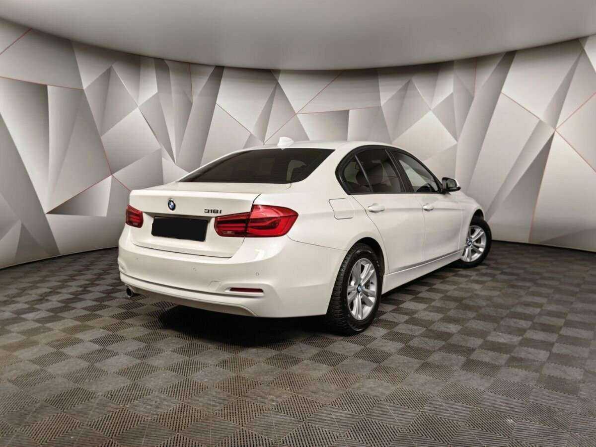 BMW 3 серии с пробегом — 2018 год. Фото: #1