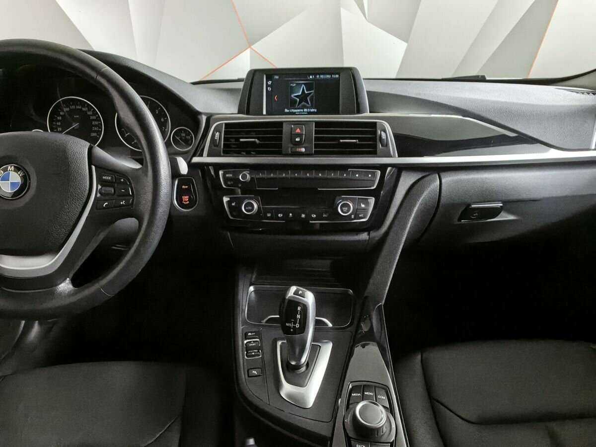 BMW 3 серии с пробегом — 2018 год. Фото: #10