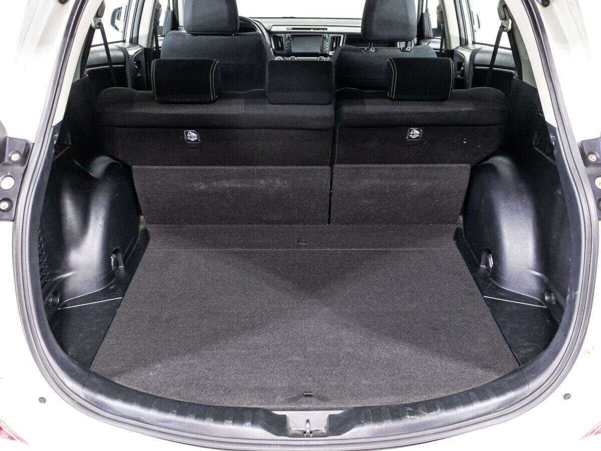 Toyota RAV4 с пробегом — 2017 год. Фото: #14