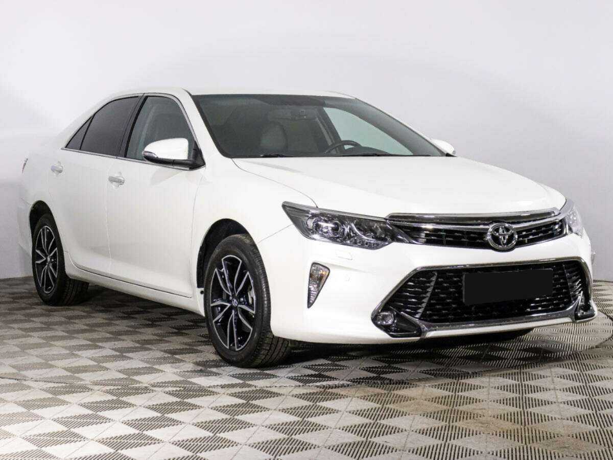Toyota Camry с пробегом — 2017 год. Фото: #2