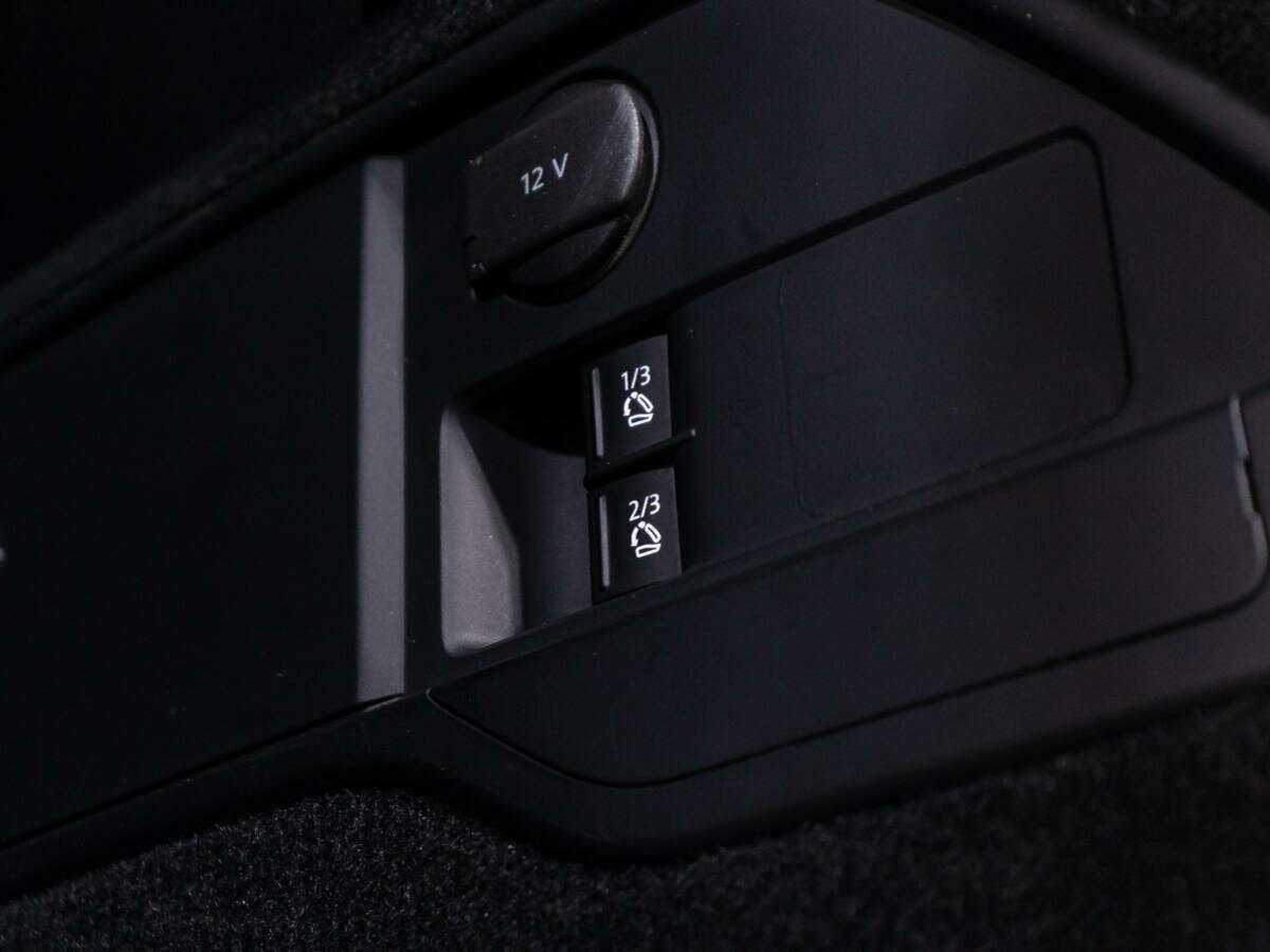 Volkswagen Touareg с пробегом — 2015 год. Фото: #14