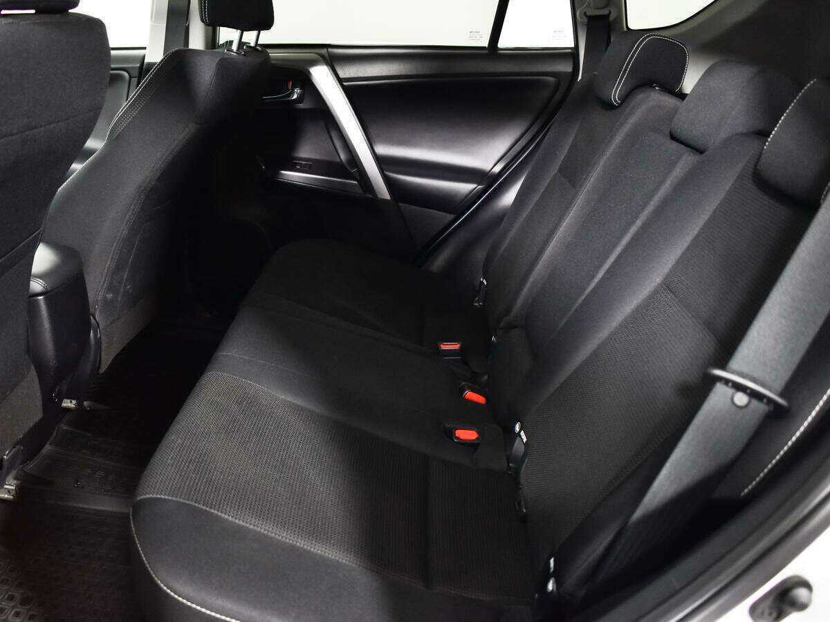 Toyota RAV4 с пробегом — 2018 год. Фото: #11