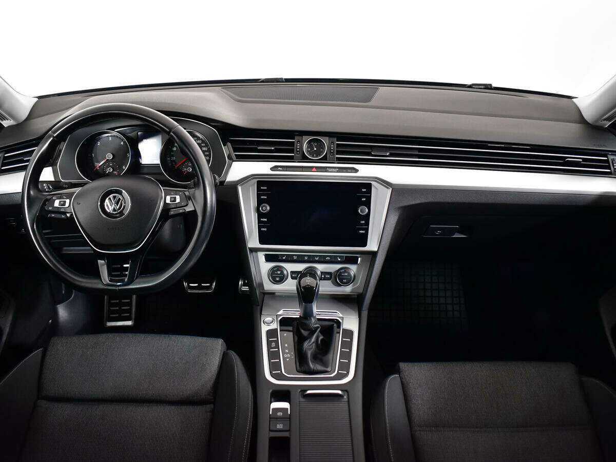 Volkswagen Passat с пробегом — 2018 год. Фото: #11