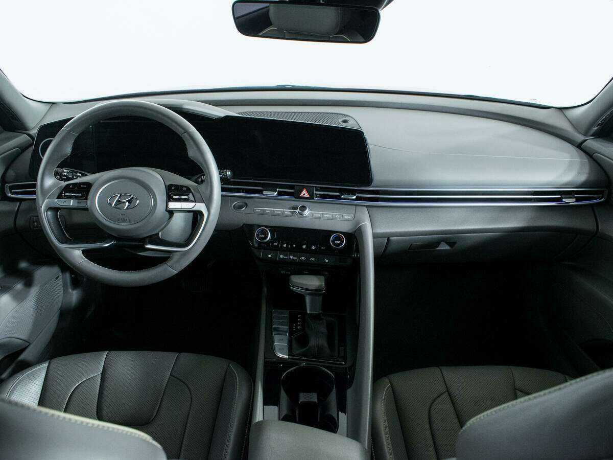 Hyundai Elantra с пробегом — 2021 год. Фото: #11