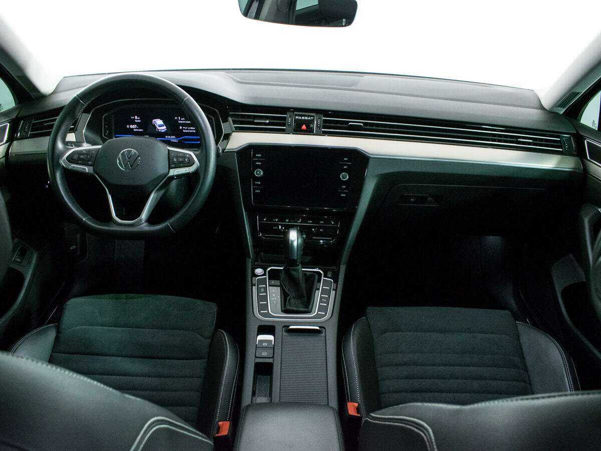 Volkswagen Passat с пробегом — 2021 год. Фото: #10