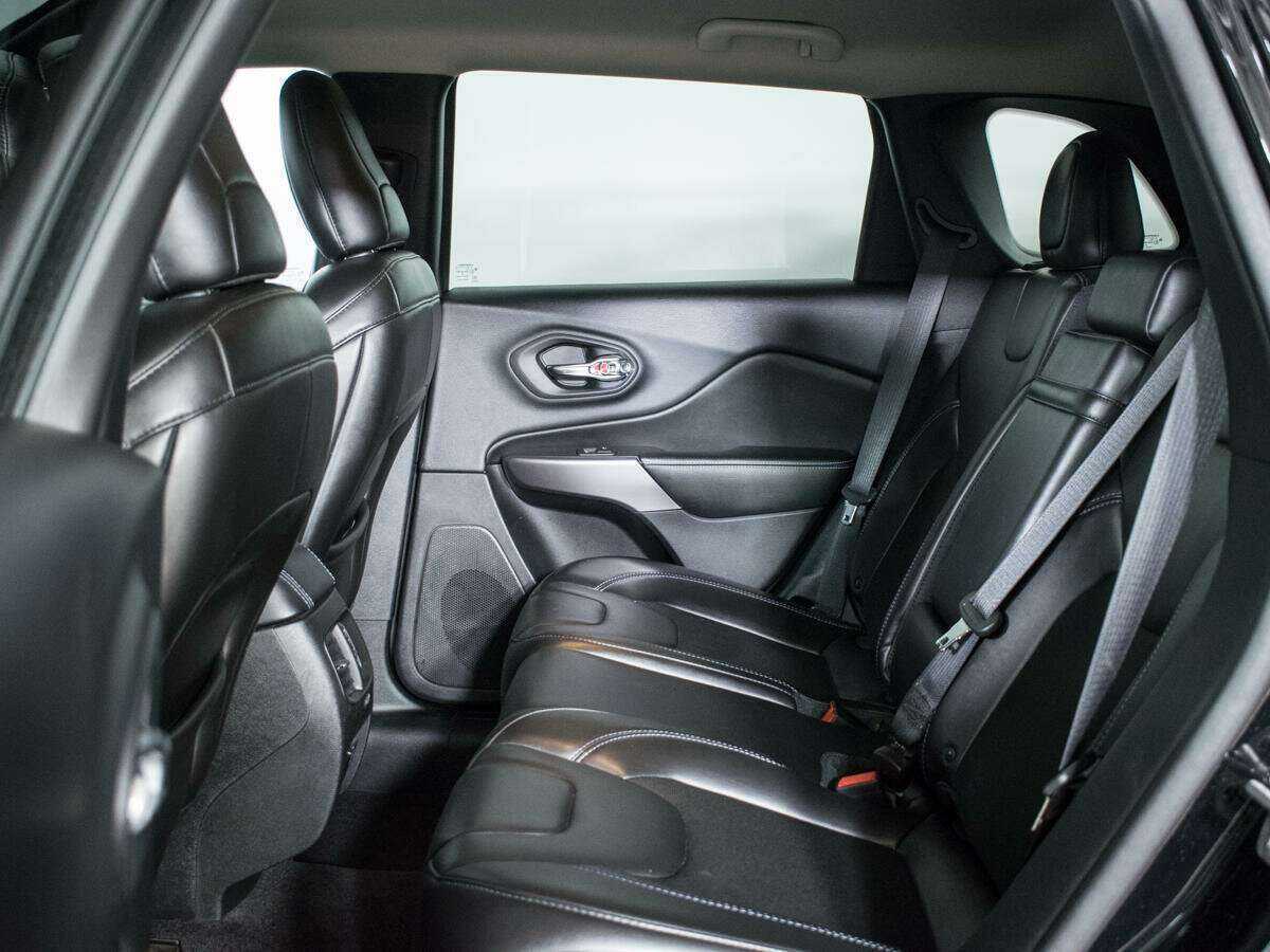 Jeep Cherokee с пробегом — 2018 год. Фото: #9