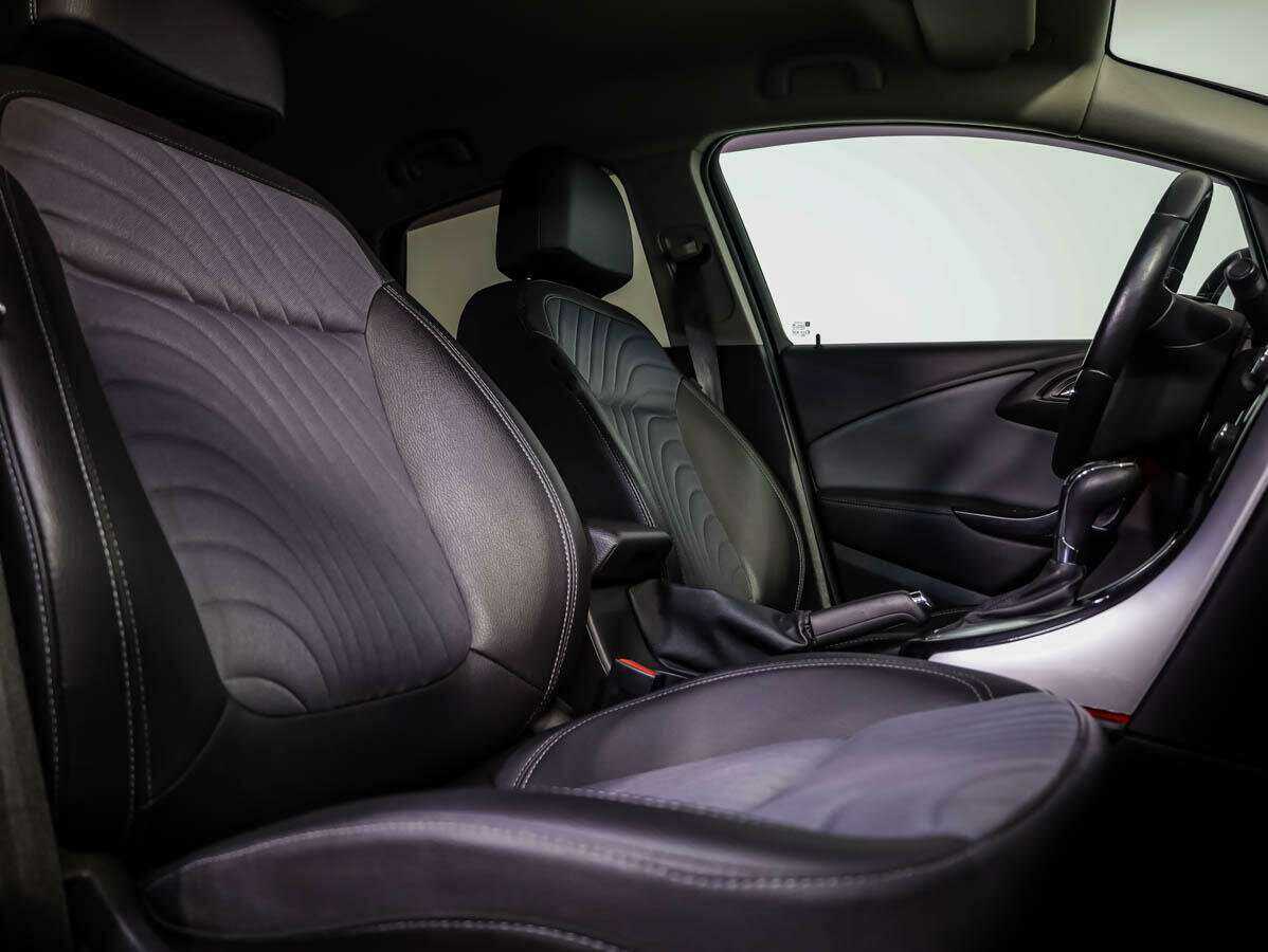 Opel Astra с пробегом — 2015 год. Фото: #10