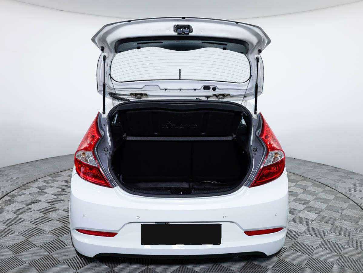 Hyundai Solaris с пробегом — 2015 год. Фото: #20