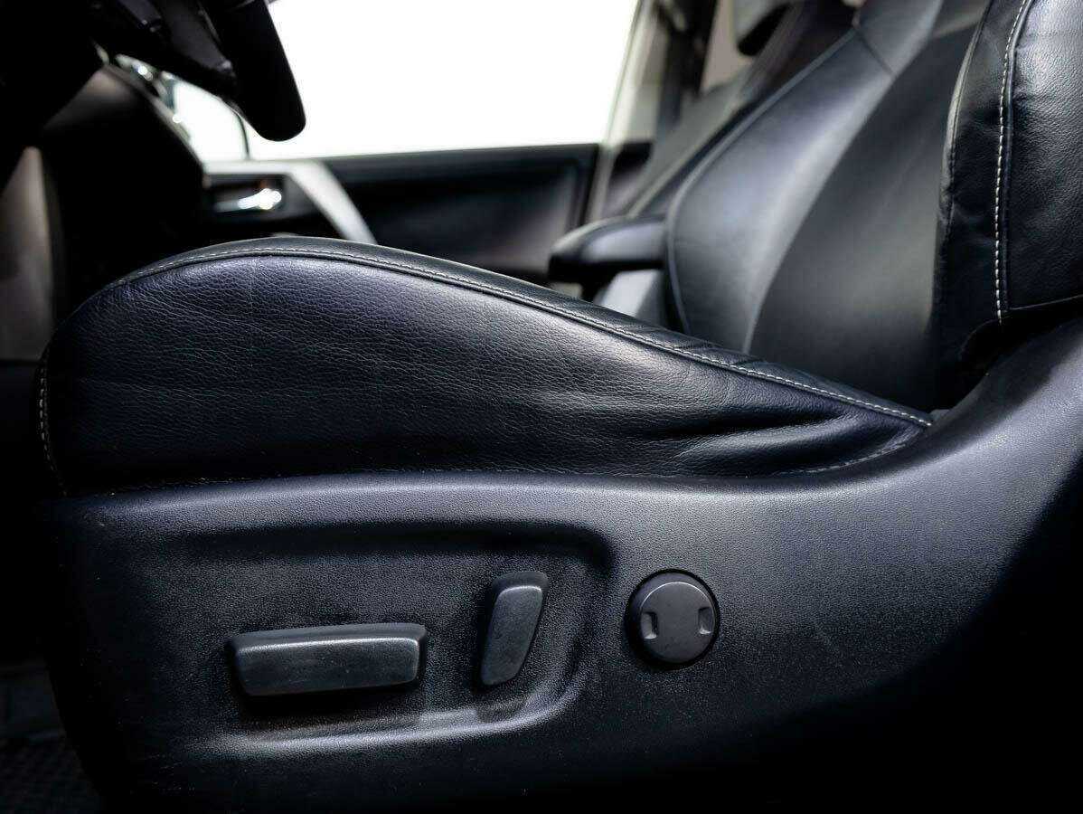 Toyota RAV4 с пробегом — 2018 год. Фото: #13