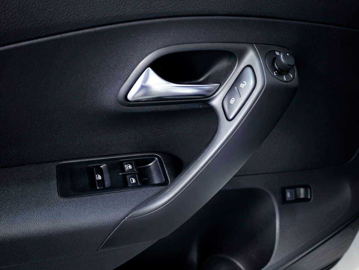 Volkswagen Polo с пробегом — 2013 год. Фото: #13