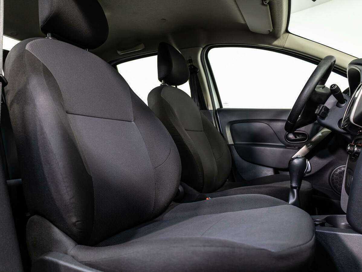 Renault Logan с пробегом — 2019 год. Фото: #9