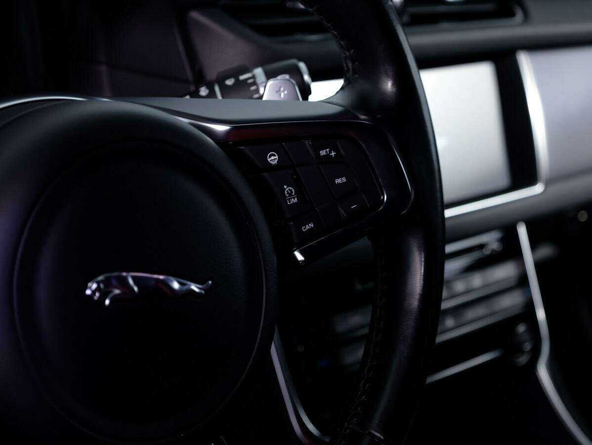 Jaguar XF с пробегом — 2017 год. Фото: #24